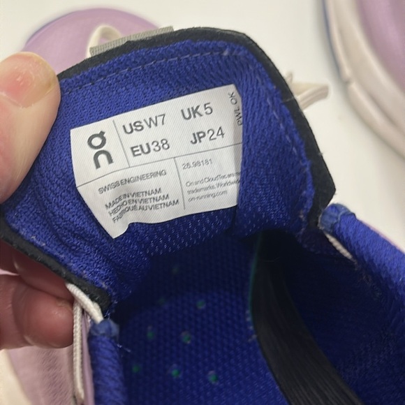 On  Running Cloudtec Purple and White Running Shoes size 7 - Picture 11 of 13